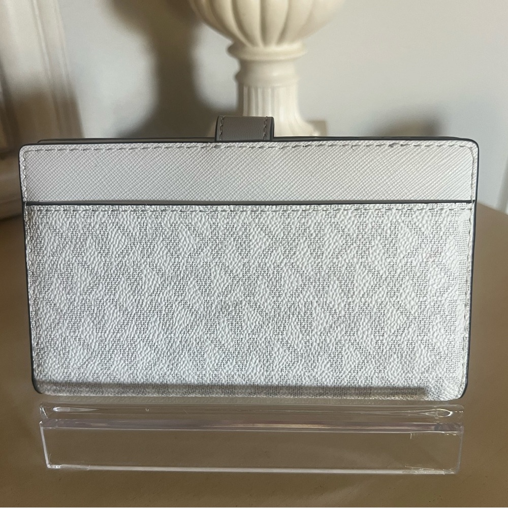 Michael Kors Greenwich Medium Signature Logo Wallet - Picture 2 of 8